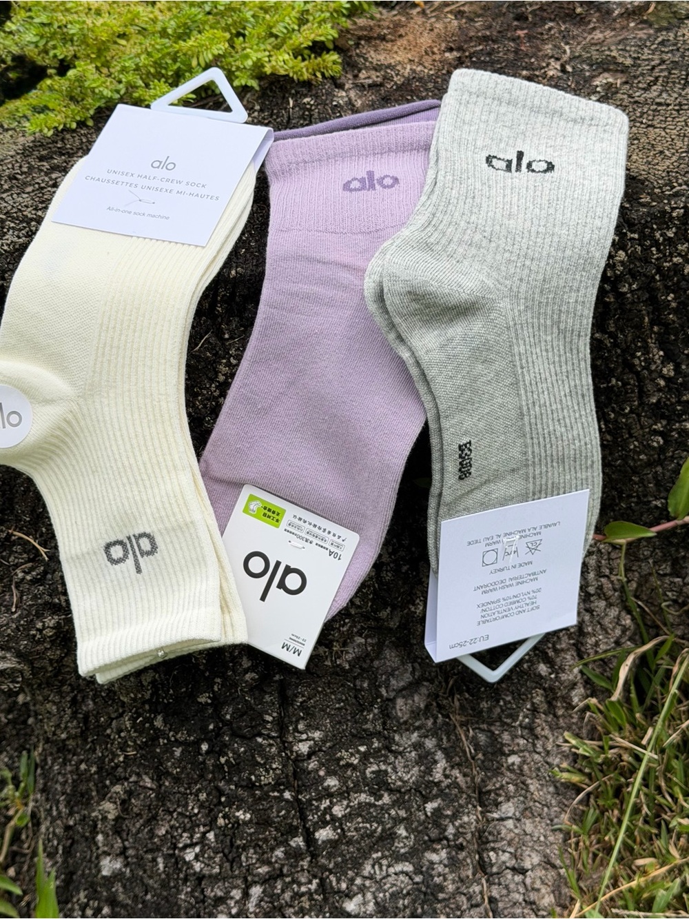 ALO Yoga 3-Pack Crew Socks in cream, Gray, Lavender - Picture 5 of 13